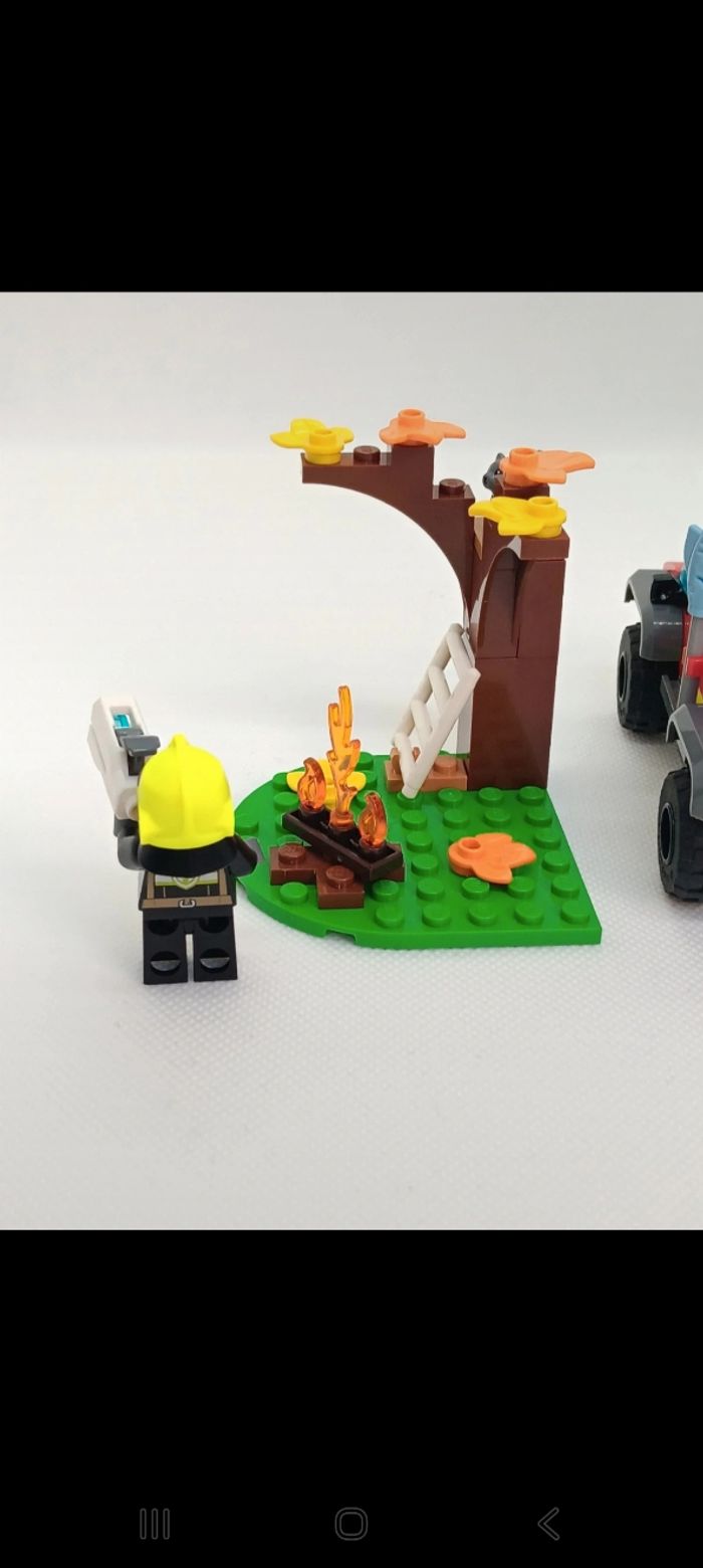 Figurine LEGO City 60393 Sauvetage en Tout-Terrain des Pompiers
Complet - photo numéro 6