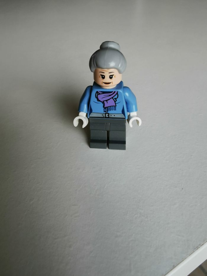 Lego Minifigurine Marvel - Tante May sh0272 - photo numéro 4