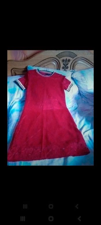 Robe moulante en dentelle avec doublure