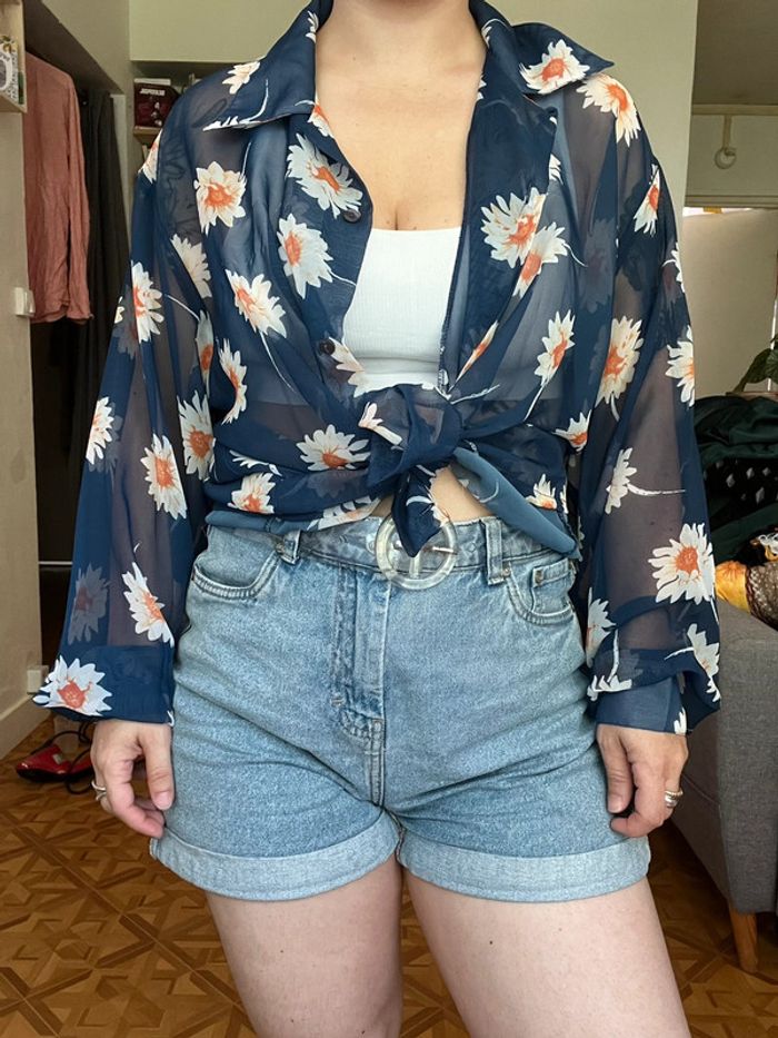 Chemise vintage transparente bleue marine fleurs blanches - photo numéro 2