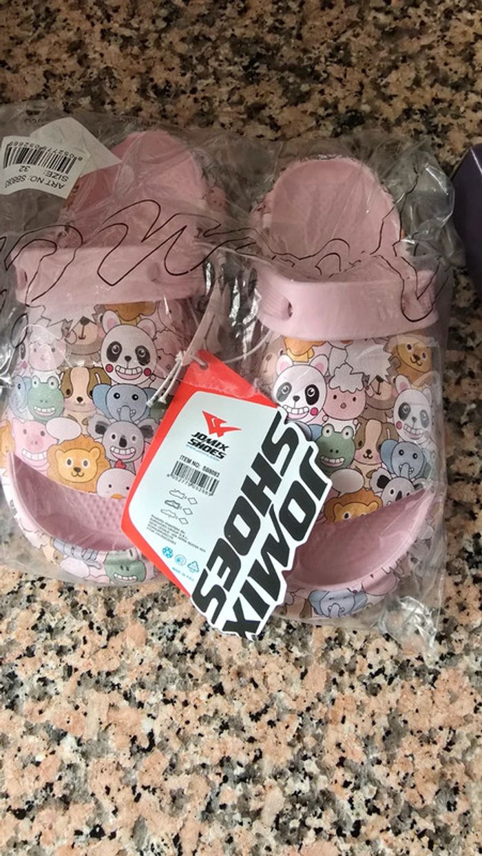 Claquette fille neuf taille 32