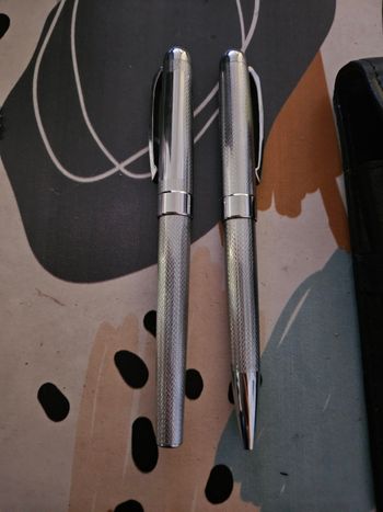 Deux  tylo  1 plume 1tylo plus pochette