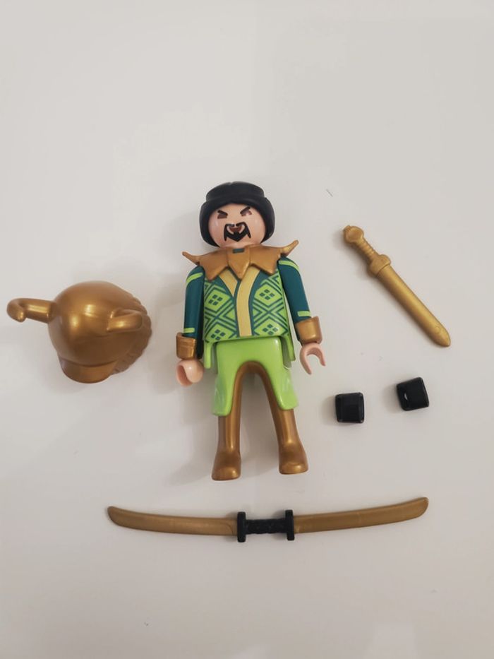 Playmobil Médiéval un Samouraï Guerrier avec casque, épée, sabres très bon état - photo numéro 2