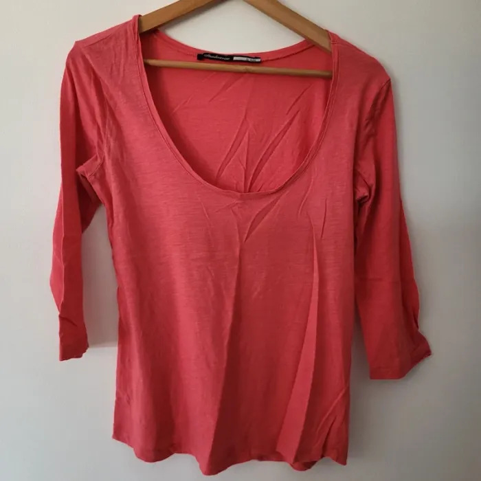 Stradivarius- t shirt taille L