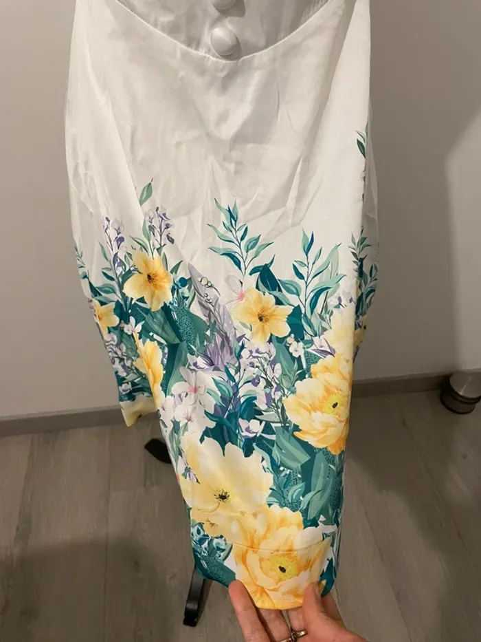 Robe neuve Moocci taille M ou 38 blanc à fleurs - photo numéro 3