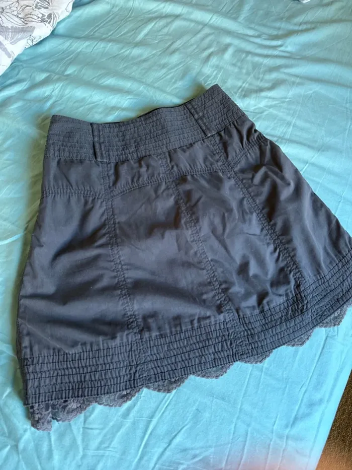 Jupe grise, ourlet dentelle - photo numéro 5