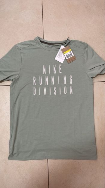 tee shirt nike running division 