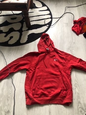 pull nike rouge 