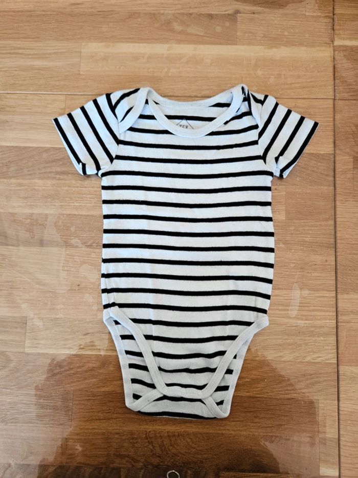 Lot de 4 bodys 18 mois - photo numéro 2