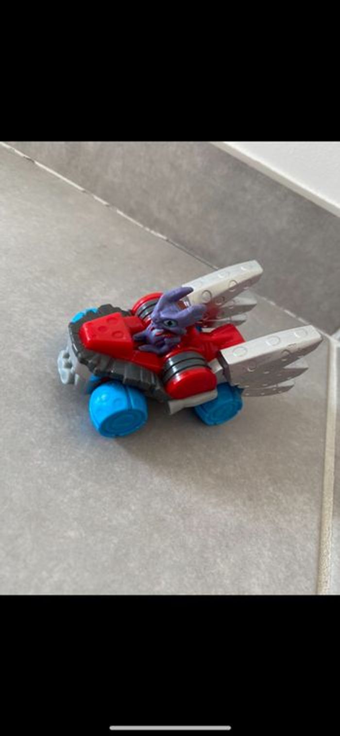 Jouet voiture avec figurine