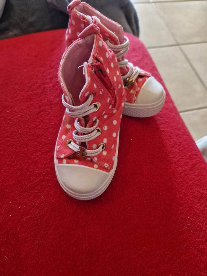 Très jolies chaussures - photo numéro 2