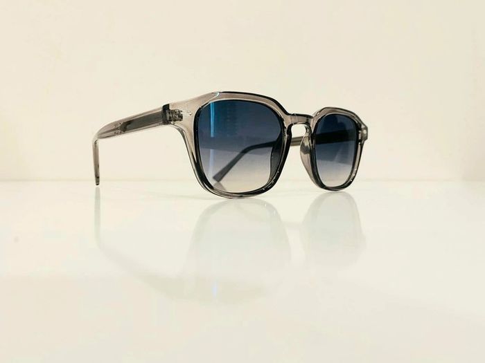 Lunette de soleil mixte grise transparente verres bleus dégradés UV protection catégorie 2 - photo numéro 3