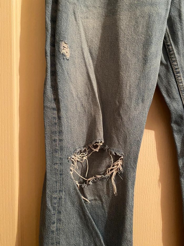 Jeans troué - photo numéro 2