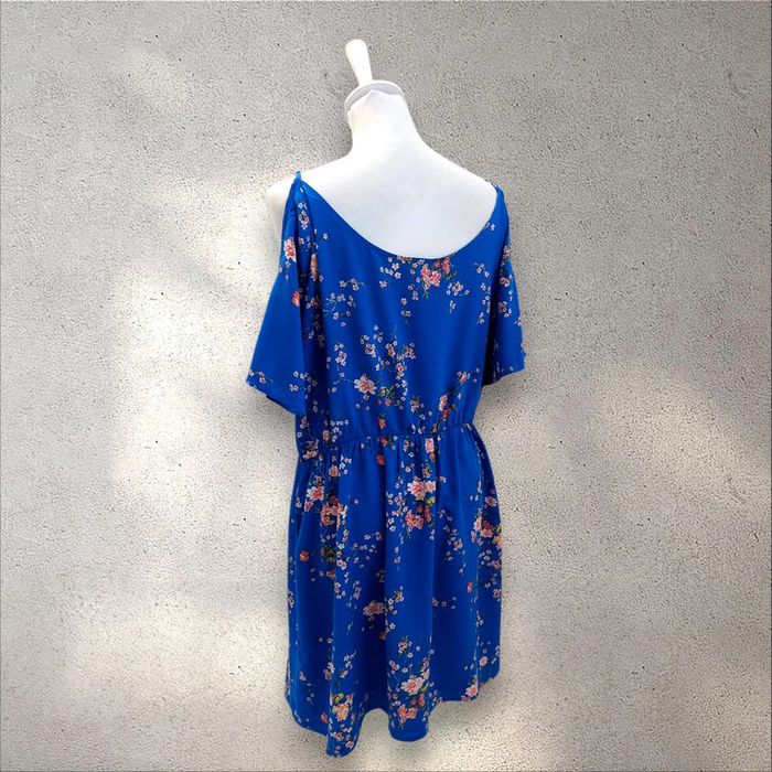 Robe fluide à motifs fleuris manches courtes ajourées L - photo numéro 4