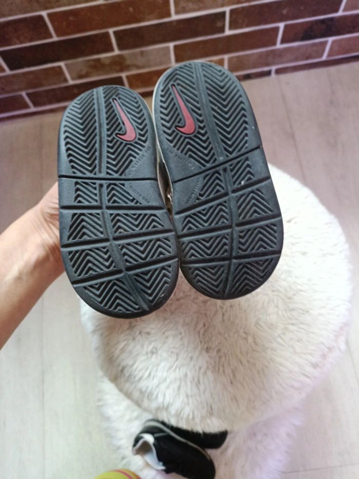 Chaussures Nike et umbro taille 22 - photo numéro 3