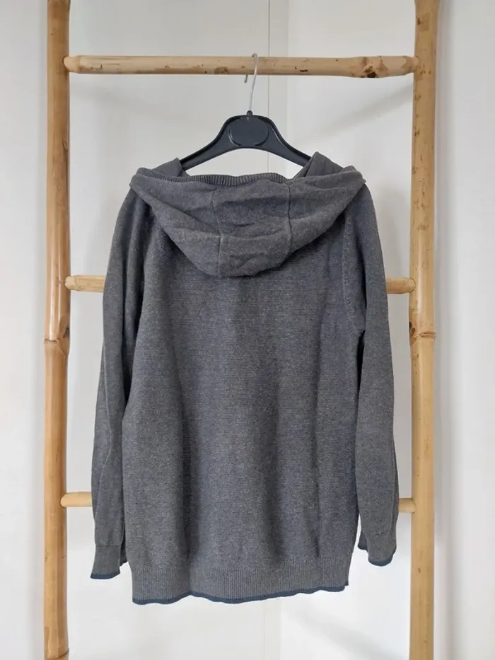 Une veste et un pull Okaïdi 8 ans - photo numéro 4