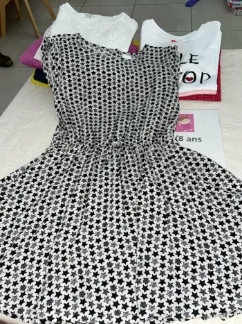 Robe C&A 8 ans neuve