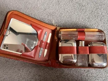 Trousse de toilette de voyage vintage en cuir