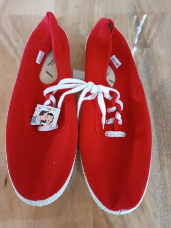Victoria homme rouges pointure 45 neuves