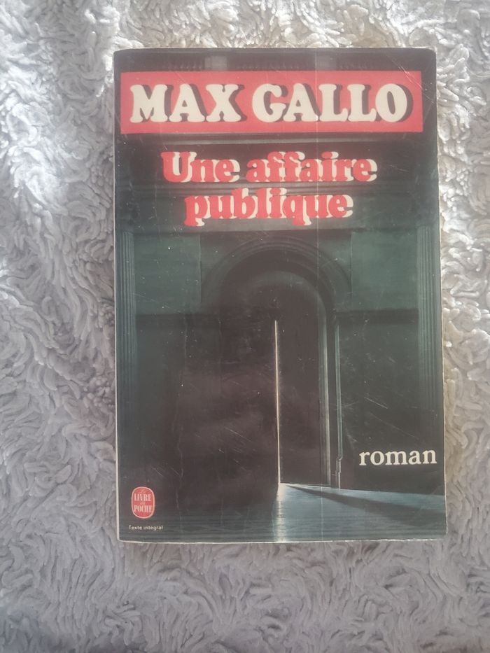 Une affaire publique. Max Gallo.