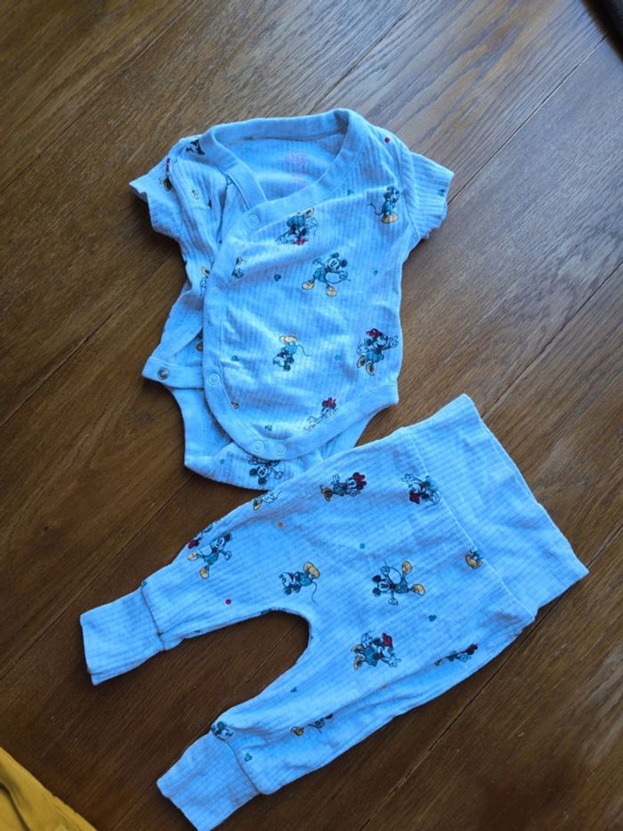 Ensemble boddie t shirt et pantalon mickey et minnie