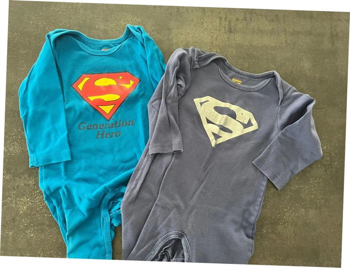 Lot de 2 pyjamas Superman taille 23 mois