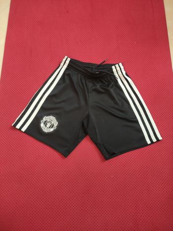 Short de foot Manchester United Adidas Authentique Officiel taille enfant 7/8 ans, neuf