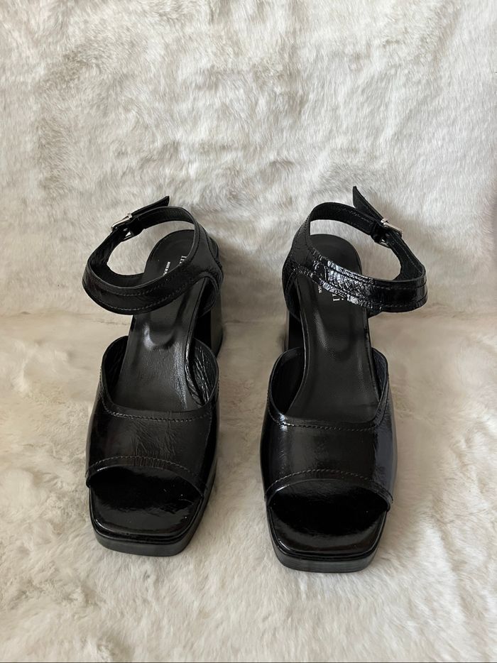 Sandales noires vernis en cuir avec bride Minelli, talons 9 cm, pointure 41 - photo numéro 4