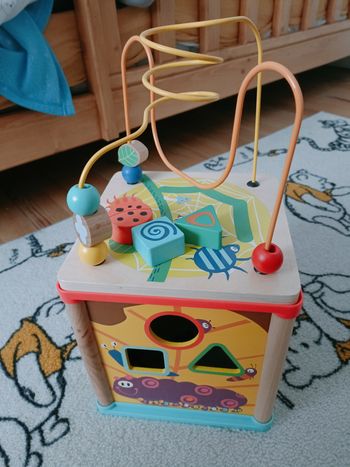 Cube d'activité en bois