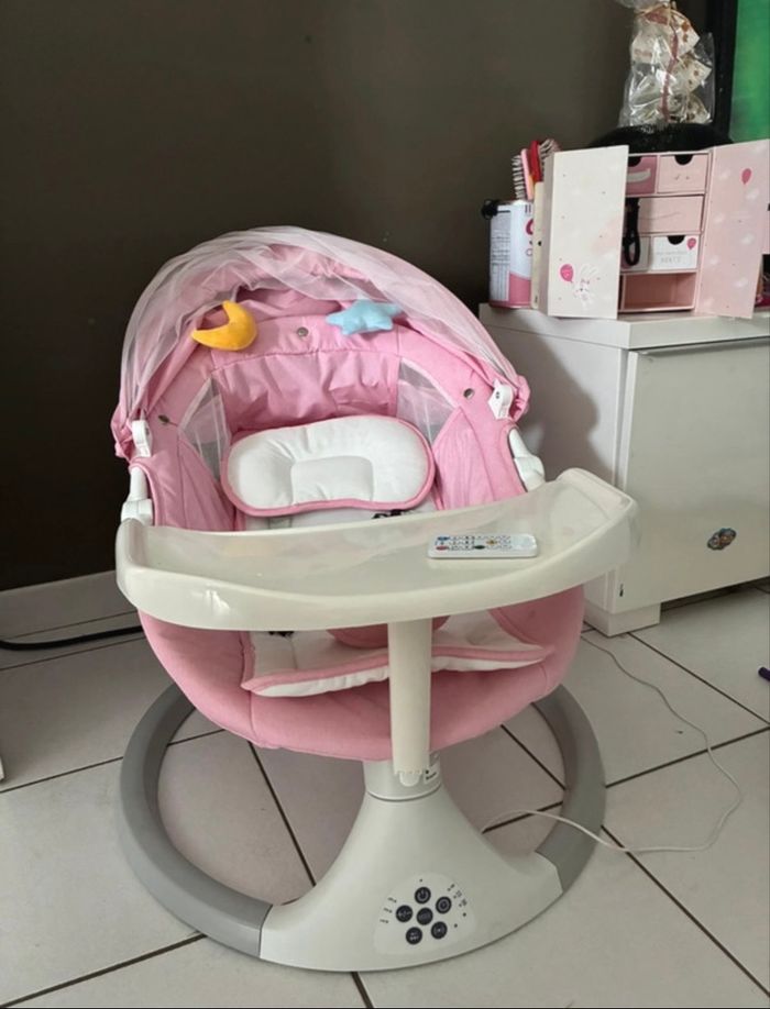 Balancelle Bébé Électrique 3 en 1 avec Télécommande,Table à manger, Transat bébé 5 Modes - photo numéro 4