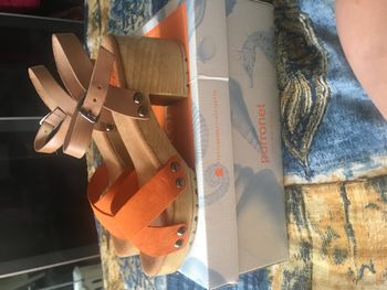 Sandales neuves marque Perronet pointure 39