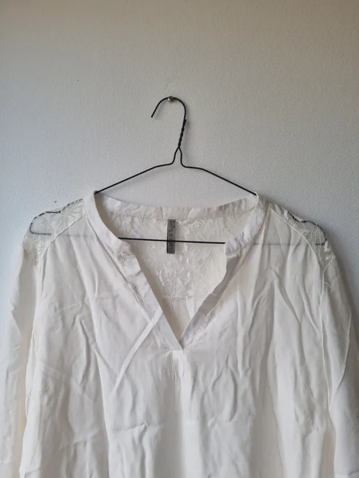 blouse avec dentelle blanche ligne a suivre - photo numéro 4