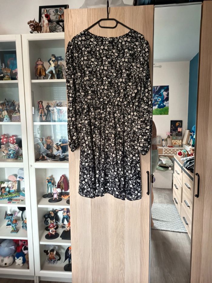 Robe noir fleuri blanche Neuf shein - Taille L 40-42 - photo numéro 4