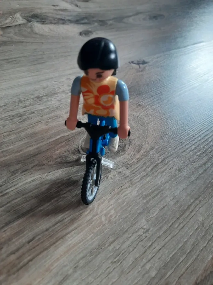 Lot 4 figurines+accessoires 'playmobil' - photo numéro 3