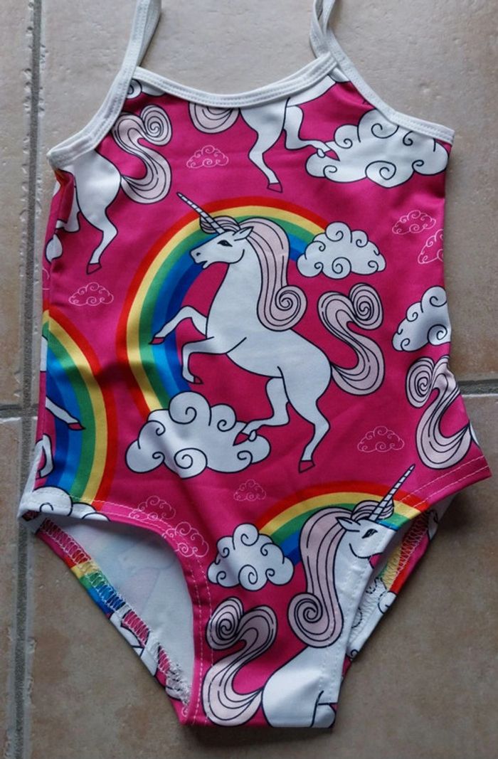 Maillot de bain 1 pièce licorne avec bonnet 4/5 ans - photo numéro 2