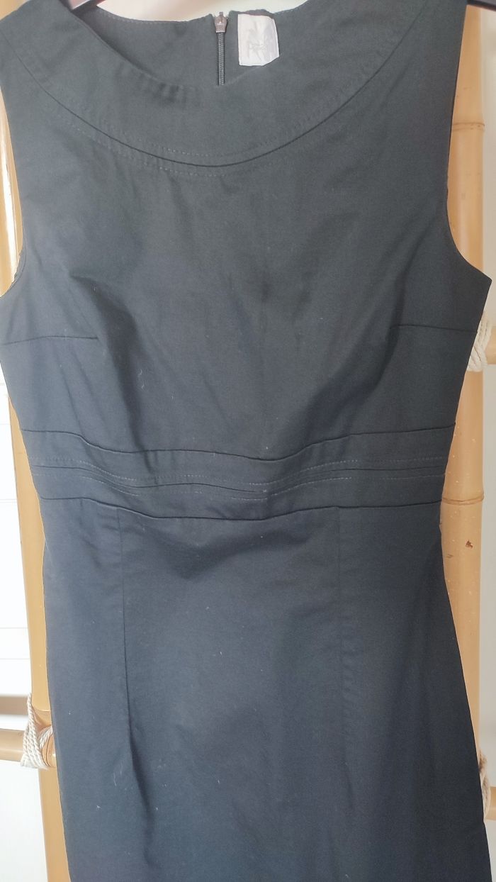 Robe Noire TBE - photo numéro 3