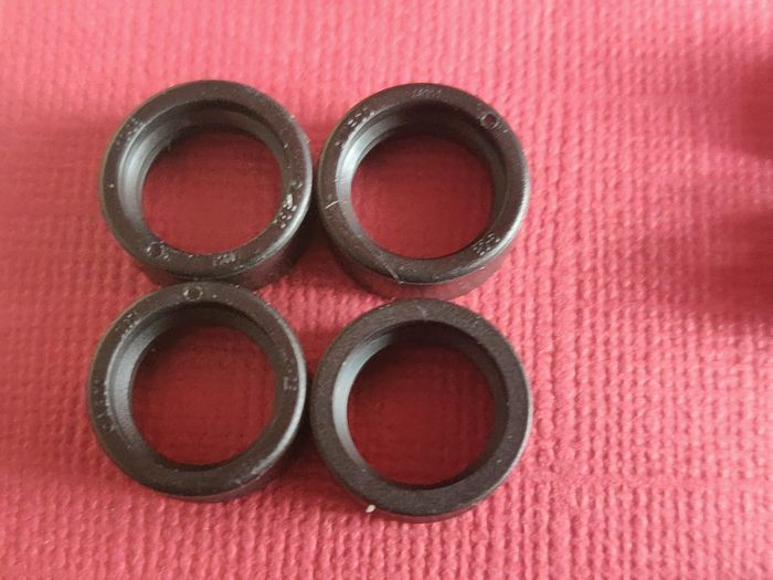 44 petites roues / jantes grises avec pneus Lego - en parfait état jamais utilisées - vrai Lego - photo numéro 8