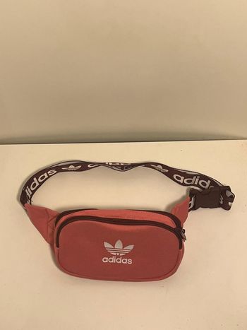 Adidas® Banane Taille Unique – Toile Résistante – Rouge Passion – Pour Streetwear & Voyages
