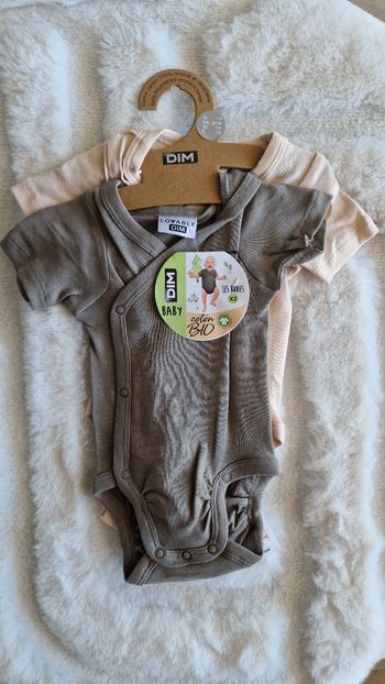 Lot de 2 bodies bébé DIM – coton bio – NEUF