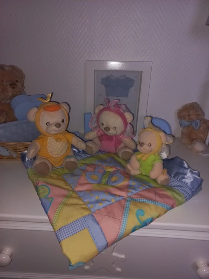 Tapis d'éveil Fischer Price Doux rêves papillons et 3 peluches hochet assorties état neuf