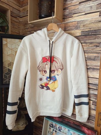 Sweat a capuche BTS blanche neige