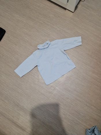 Col roulé bleu ciel 12 mois excellznt etat