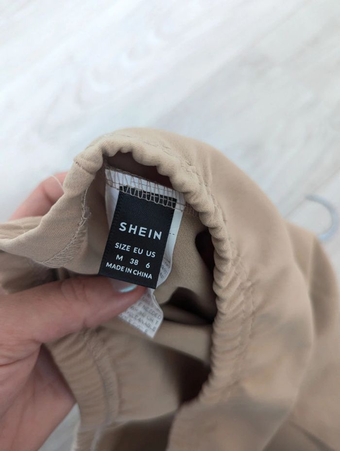 Minijupe beige taille M 38 neuve shein - photo numéro 4