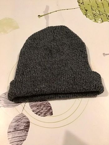 Bonnet gris chiné taille unique 10/ 12 ans environ