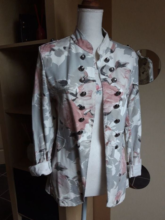 Veste officier gris rose fleurs