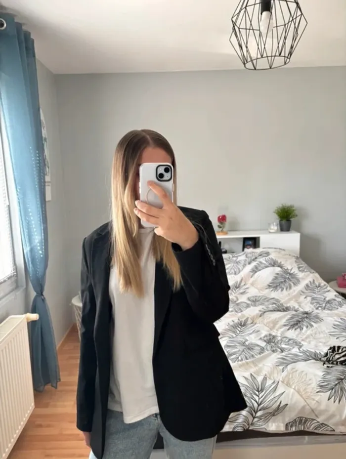 Veste noire - photo numéro 2