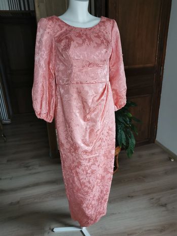Robe rose de soirée à perles nacrées