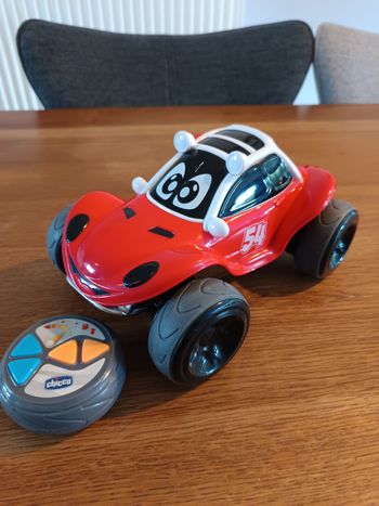 Voiture télécommandée Chicco 