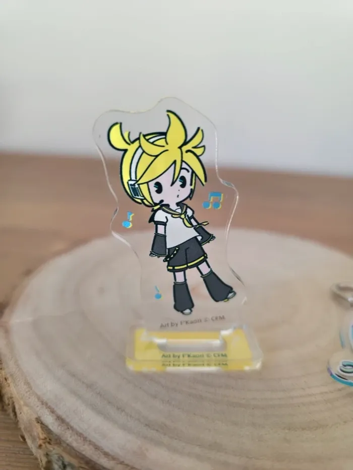 Hatsune miku stand acrylique et porte cle - photo numéro 2