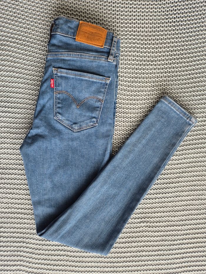 Jean Levi's 25